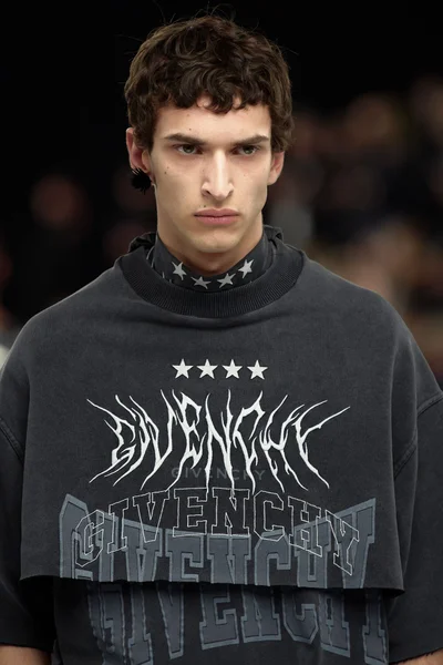 Look 17